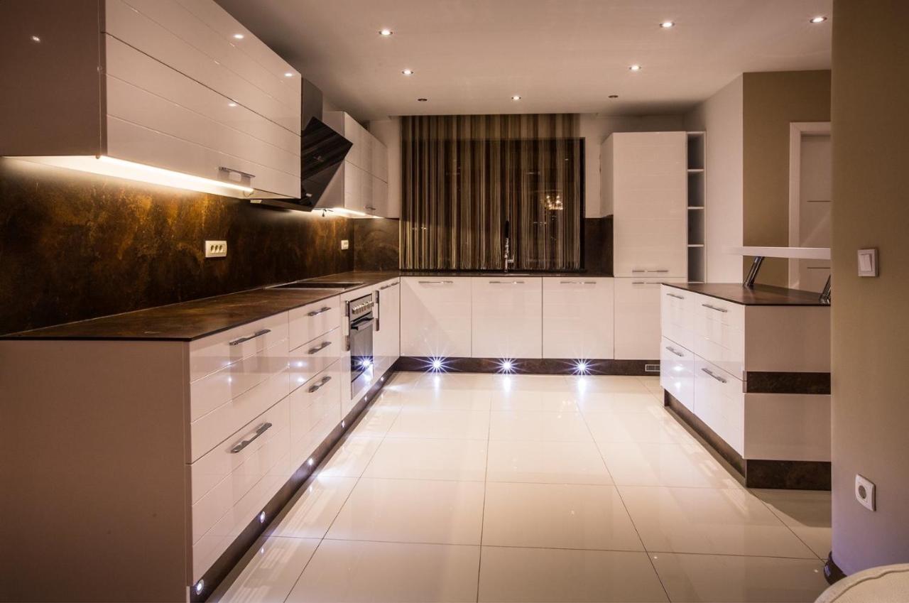 Bentley Apartments Prishtine Bagian luar foto