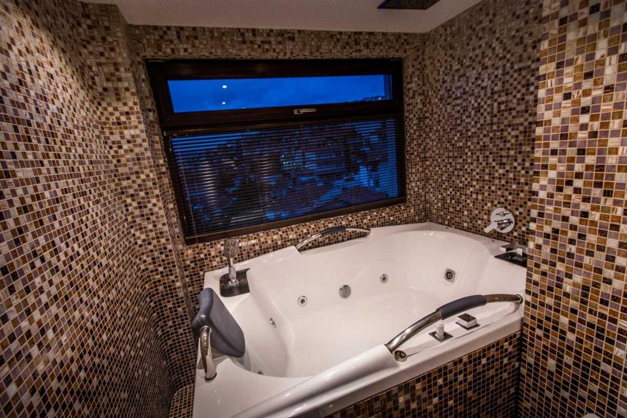 Bentley Apartments Prishtine Bagian luar foto
