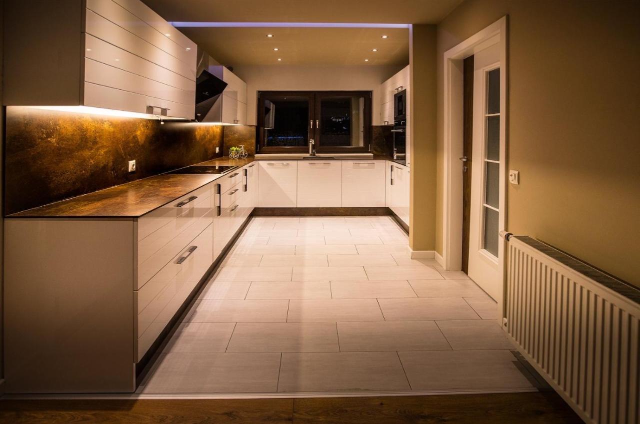 Bentley Apartments Prishtine Bagian luar foto