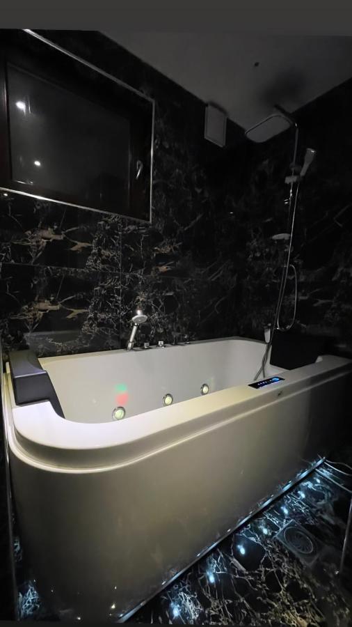Bentley Apartments Prishtine Bagian luar foto
