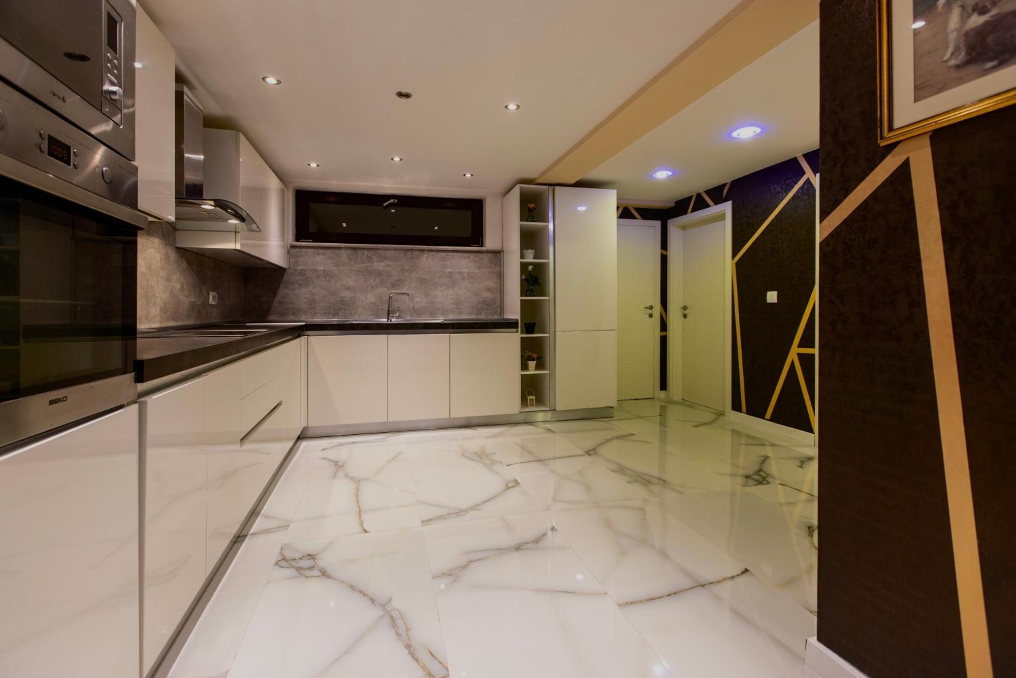 Bentley Apartments Prishtine Bagian luar foto