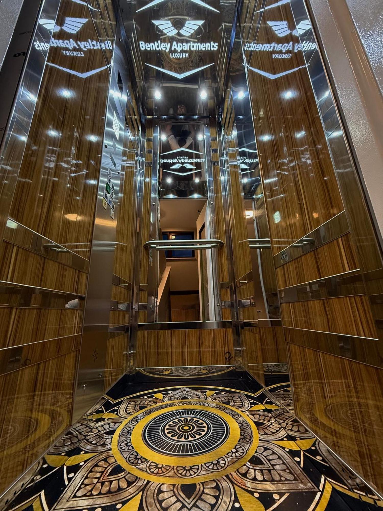 Bentley Apartments Prishtine Bagian luar foto